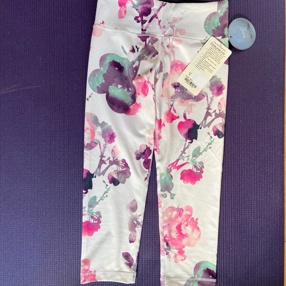 Lululemon Blurred Blossom Wunder Under Crop Size 4